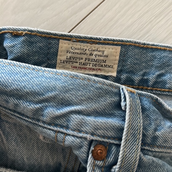 Levi’s denim shorts - Picture 3 of 5